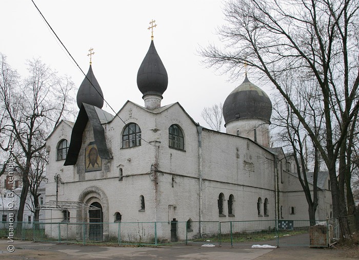 Церковь Покрова Богородицы в Марфо-Мариинской обители сестёр милосердия в Москве. Фотография.