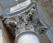 Капитель колонны на колокольне Ильинской церкви. Торжок.