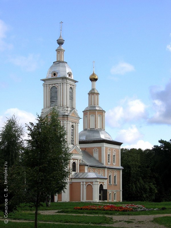 Казанская церковь в Угличе Ярославской области. Фотография.