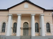 Южный портик Вознесенской церкви в Новоникольском Талдомского района Московской области.