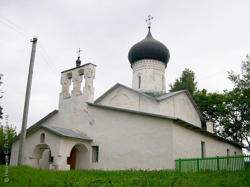 Церковь Иоакима и Анны на Полонище в Пскове. Фотография.