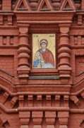 Киот с мозаичным образом Георгия Победоносца на фасаде южного Никольского придела Тихвинской церкви в Ногинске Московской области.