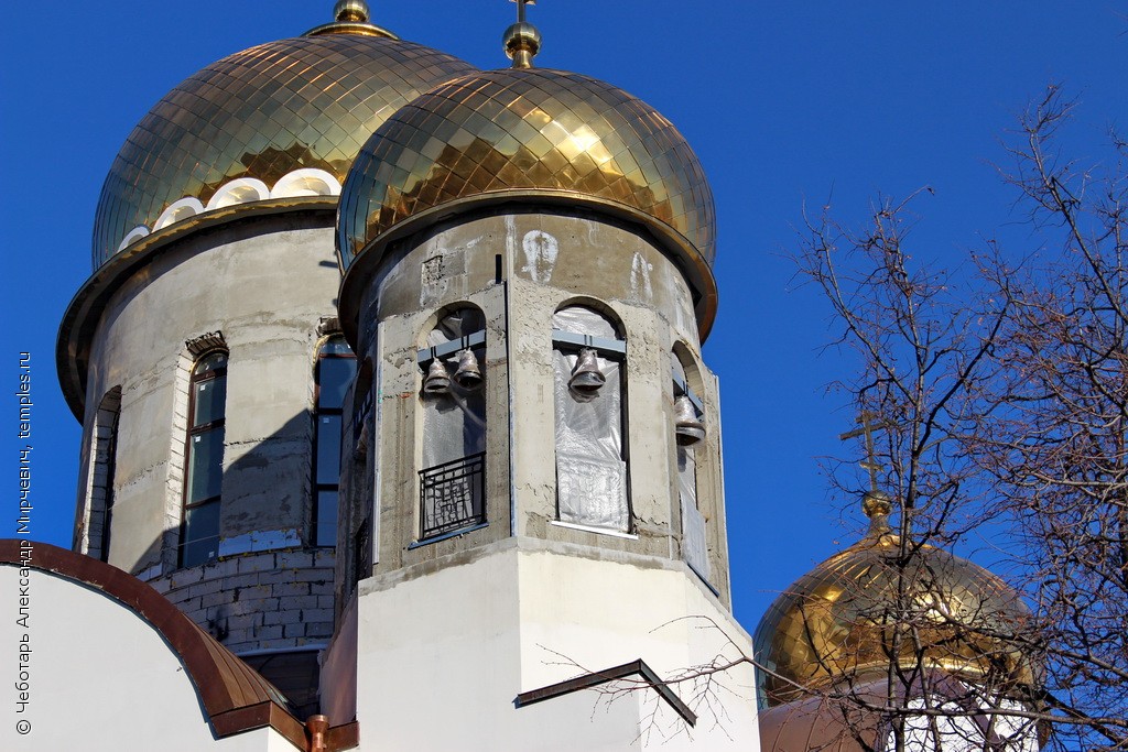 Звонница в юго-западном барабане церкви Иоанна Русского в Кунцево, в Москве. Фотография.