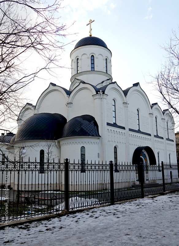 Церковь Николая Чудотворца в Южном Тушино в Москве. Фотография.