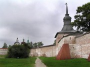 Контрфорсы Кирилло-Белозерского мужского монастыря в Вологодской области.
