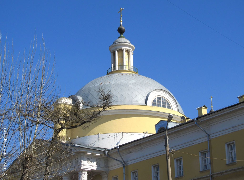 Купол церкви Димитрия Царевича при Голицынской больнице в Москве. Фотография.