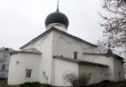Церковь Михаила Архангела и Гавриила Архангела в Пскове. Вид с северо-востока.