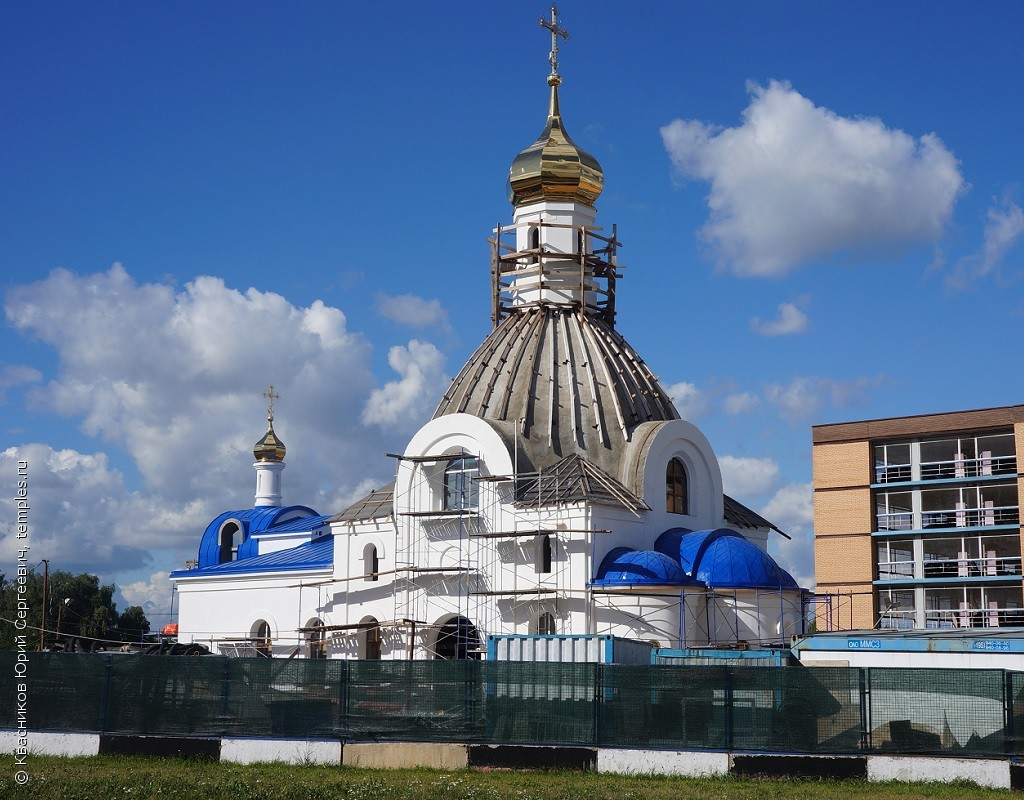 Строительство церкви Илии Пророка в Северном Бутово, в Москве. Фотография.