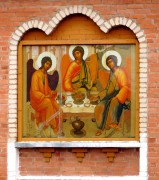 Троица Живоначальная, образ на фасаде временной церкви Георгия Победоносца в Хрящевке Ставропольского уезда Самарской области.