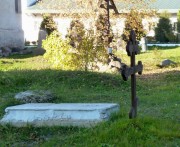 Сохранившиеся надгробия погоста в Николаевском Клобуковом монастыре в Кашине Тверской области.